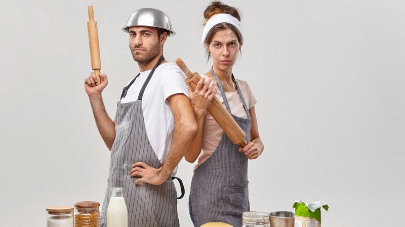 Чье место на кухне: мужчины  или женщины? Мнение жителей/видео