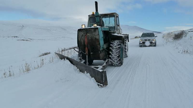 Очищена дорога села Тория от снежного покрова