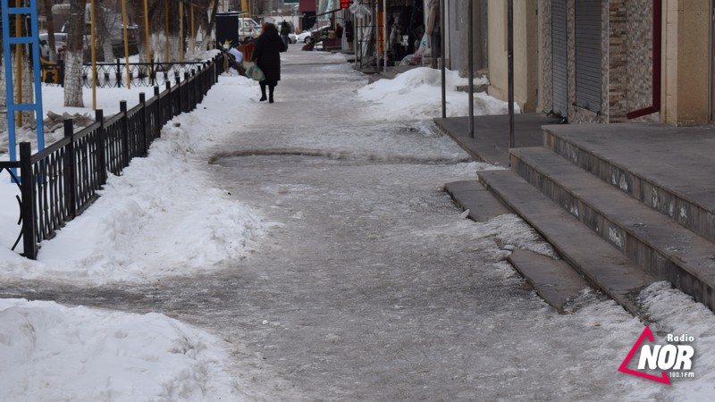 Осторожно! Гололед на тротуарах