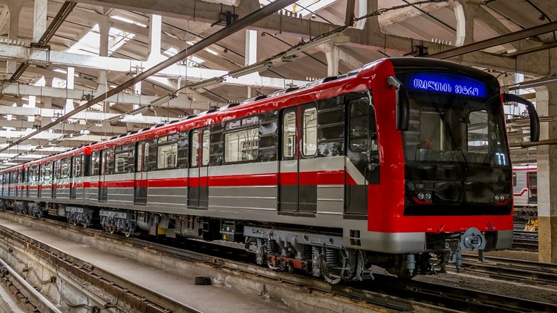 Две станции метро Тбилиси временно приостановили работу