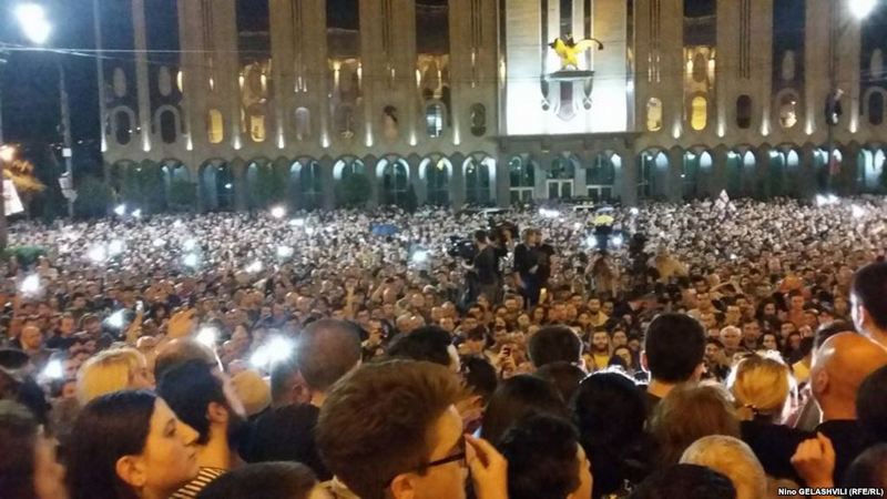 Премьер-министру Грузии не дали выступить на акции протеста в центре Тбилиси