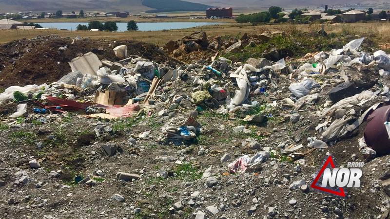На территории Норашен образовался мусорный полигон