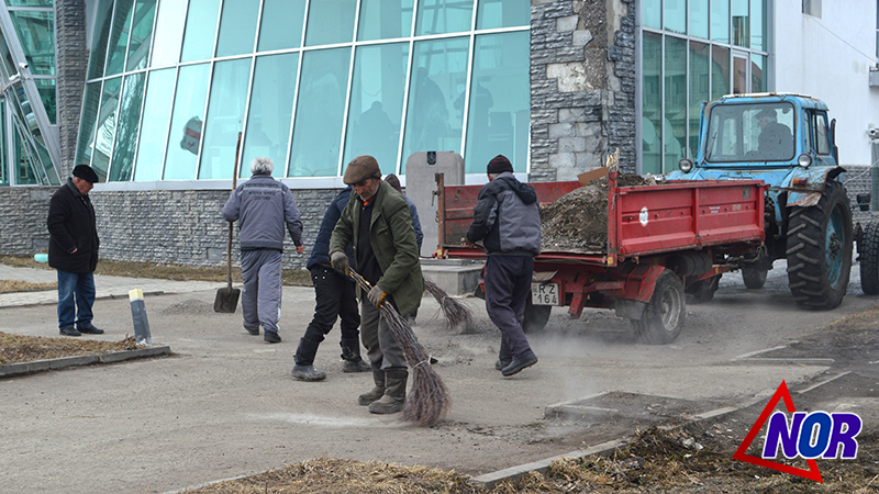 Коммунальная служба начала весенние работы по уборке улиц Ниноцминды