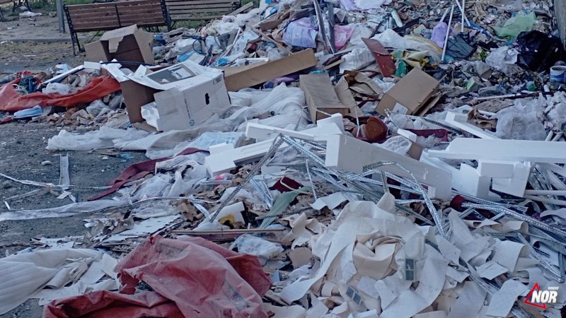 Cтроительный мусор около здания мэрии в городе Ниноцминда будет убран