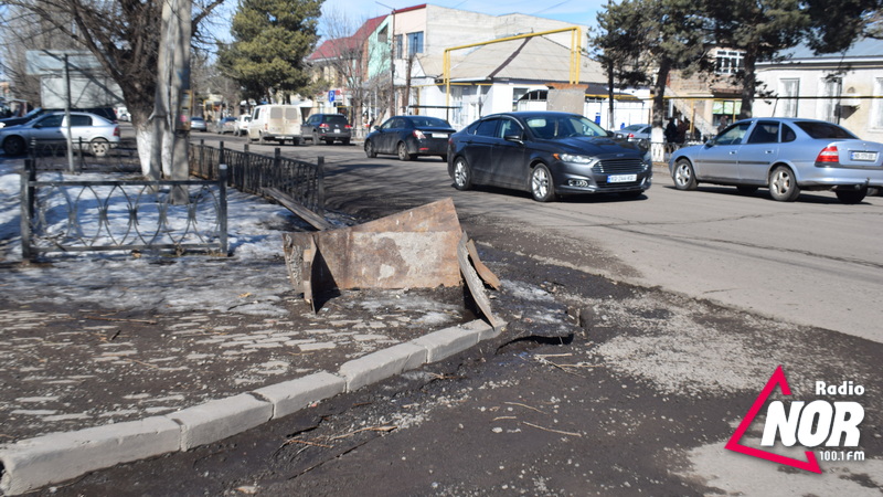 Серия фотографий с улиц Ниноцминды