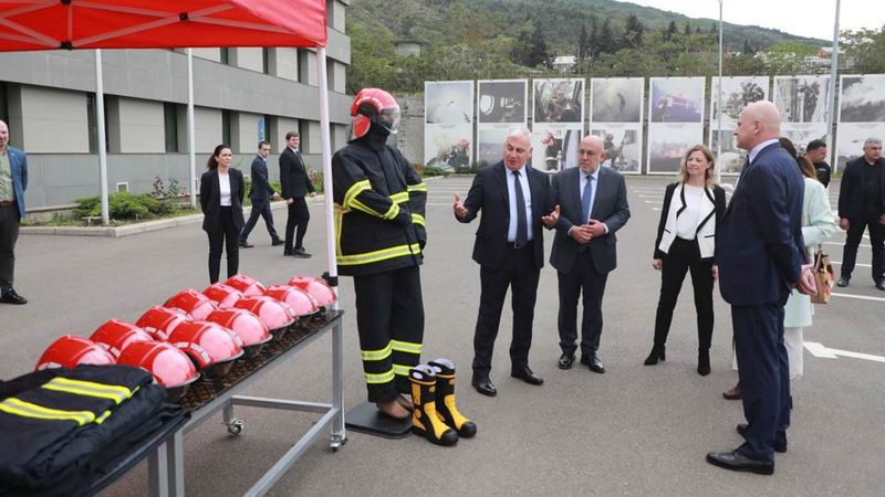 Турция передала грузинским пожарным-спасателям огнеупорные формы