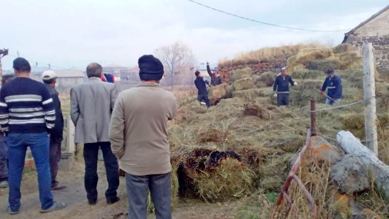 В селе Ороджалар сгорело 100 тюков заготовленного сена