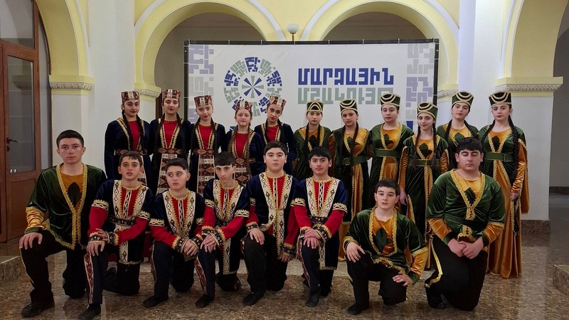 Ниноцминдские ансамбли «Цахказард» и «Парвана» выступили в Эчмиадзине