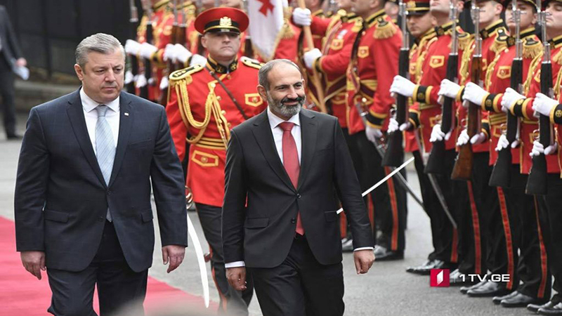 В администрации правительства Грузии состоялась официальная церемония встречи премьер-министра Армении