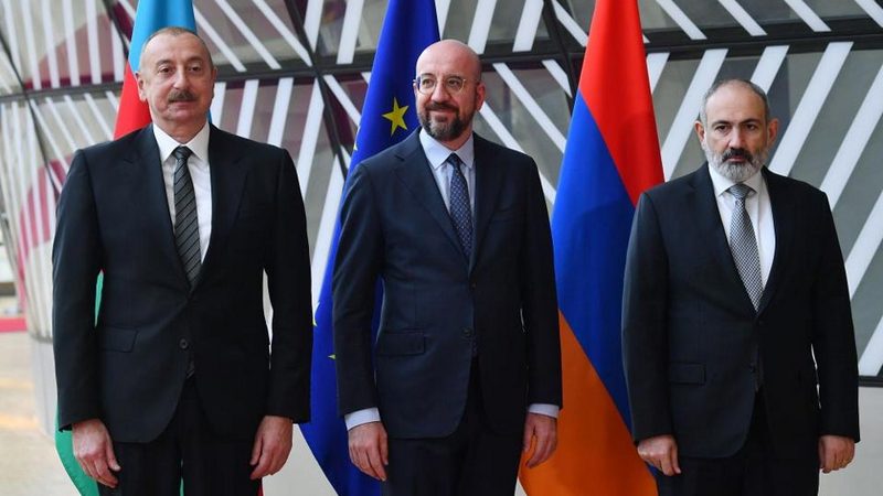 Шарль Мишель распространяет информацию о встрече с лидерами Азербайджана и Армении