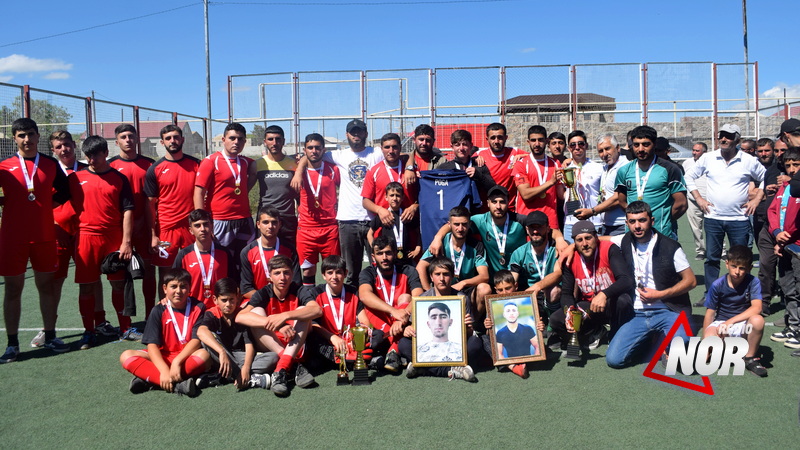 Команда села Пока выиграла мемориальный турнир по мини-футболу