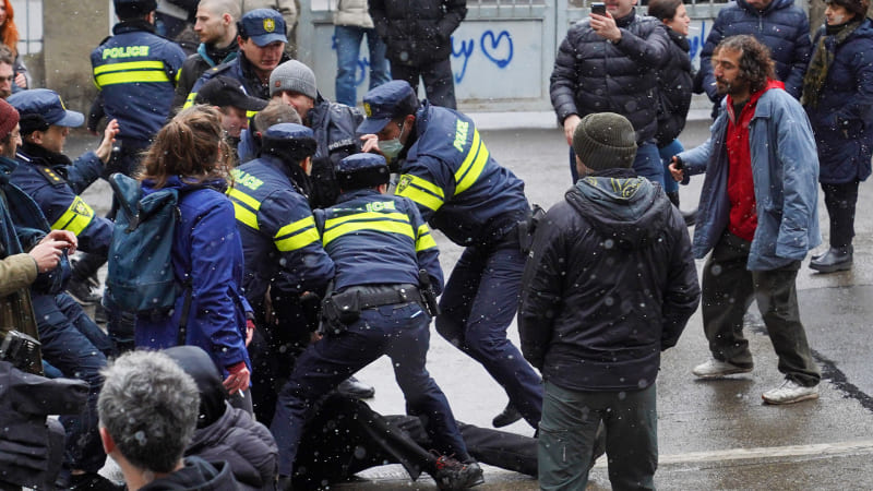 На улице Кекелидзе, где шел процесс выселения, МВД задержало 20 человек