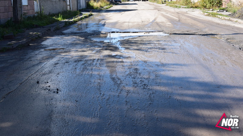 На улице Пушкина в Ниноцминде уже десять дней течет вода