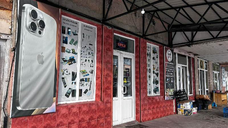 Новогодние подарки и скидки до 50% в магазине телефонов и аксессуаров на улице Пушкина,592 67 57 57