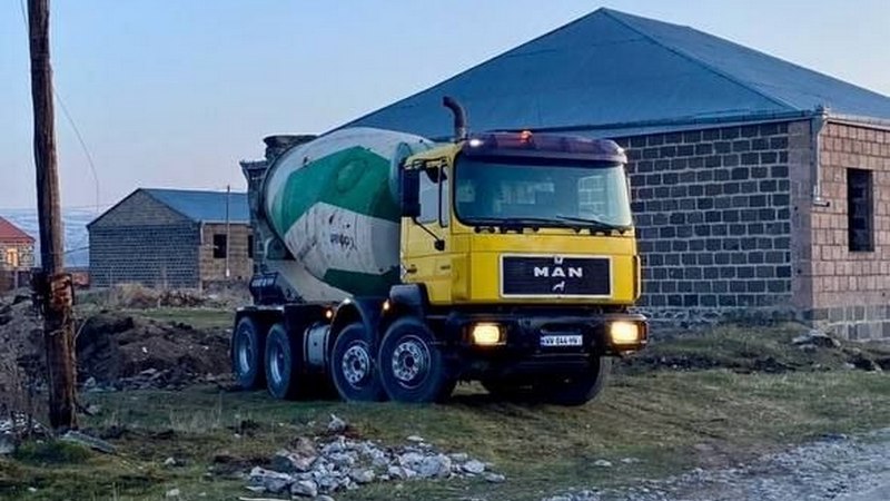 В селе Кулалис требуется оператор бетона и водитель миксера, 571 55 56 75