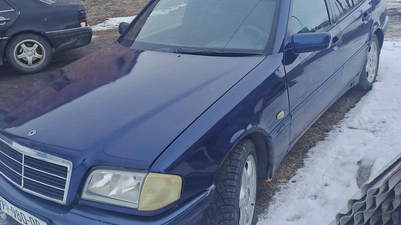 Срочно продается машина Mercedes С180,592 44 11 40