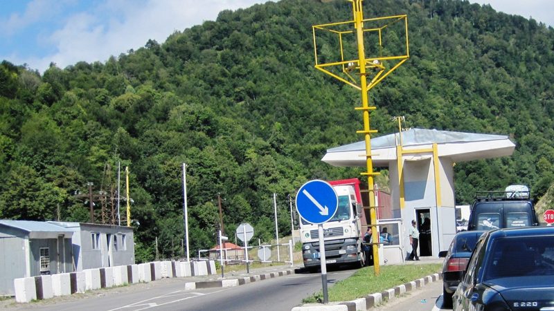 Запрещено движения для всех видов транспорта на перевале близ Кутаиси