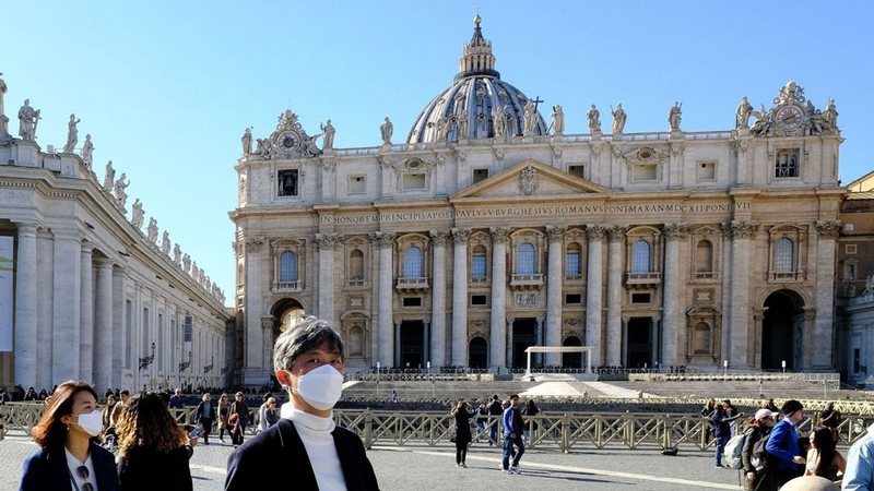 Впервые в истории женщина назначена секретарем Синода епископов Ватикана