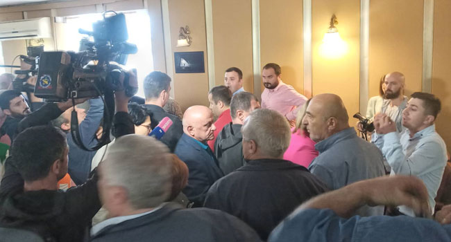 Депутаты сакребуло Озургети поспорили на заседании, дошло до драки