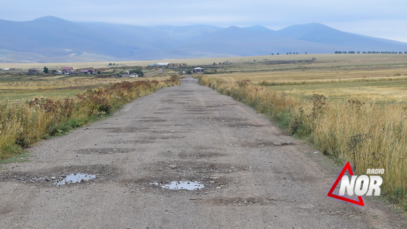 Работы по выравниванию дороги, ведущей в сторону Ждановакан и Самеба, отложены. Почему?