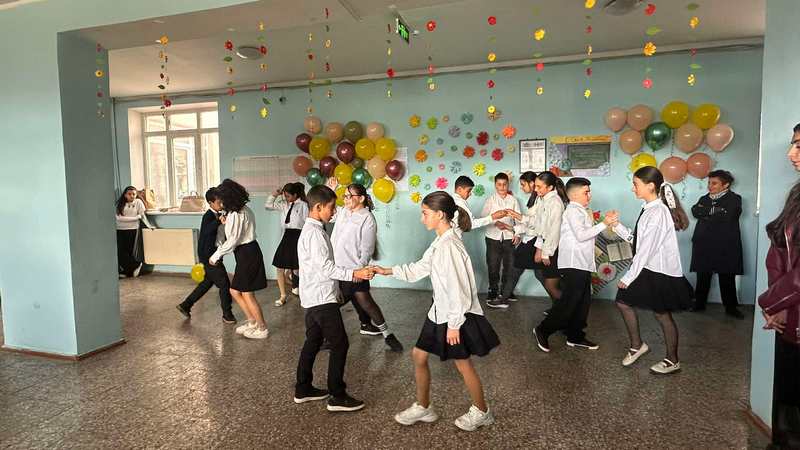 Ниноцминдской школе №2 отметили день учителя