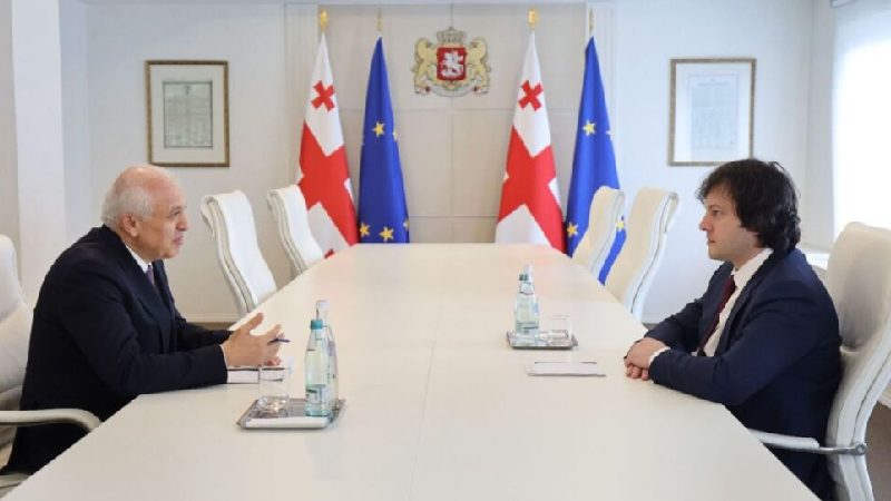 Ираклий Кобахидзе встретился с послом Республики Армения Ашотом Смбатяном