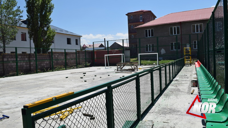 Завершаются работы по строительству мини-стадиона детского дома Ниноцминда