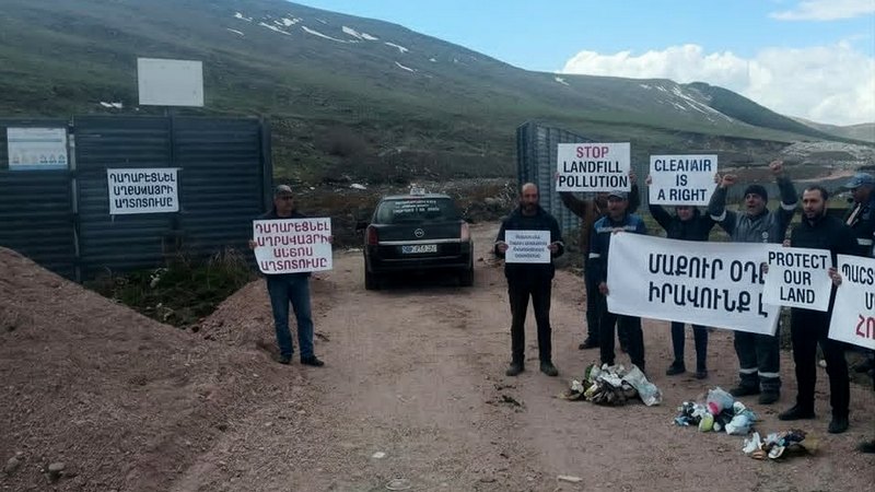 Жители села Джиграшен требуют закрытия свалки, их поля покрываются мусором