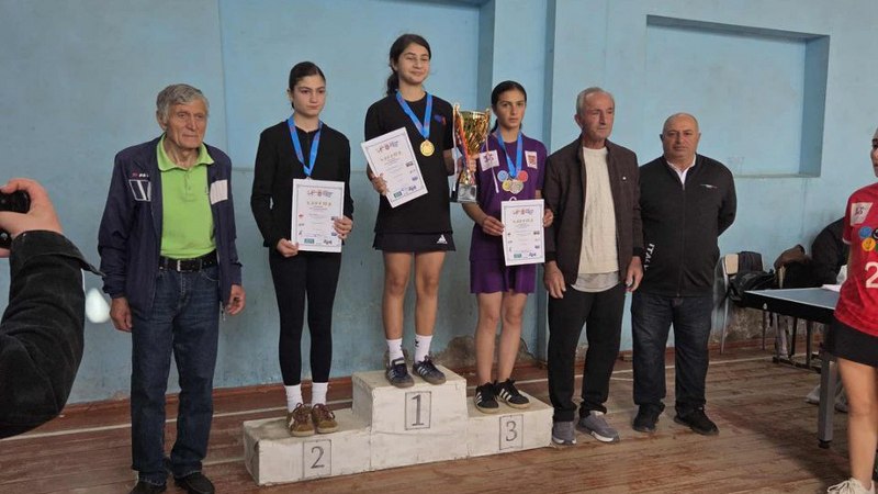 Команда Ниноцминды по настольному теннису приняла участие в «4 турнирах».