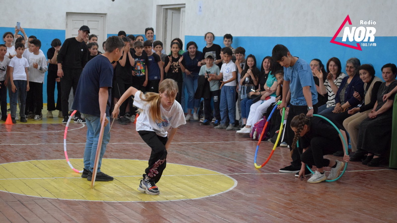 Игра « веселые старты» в школе #2 города Ниноцминда