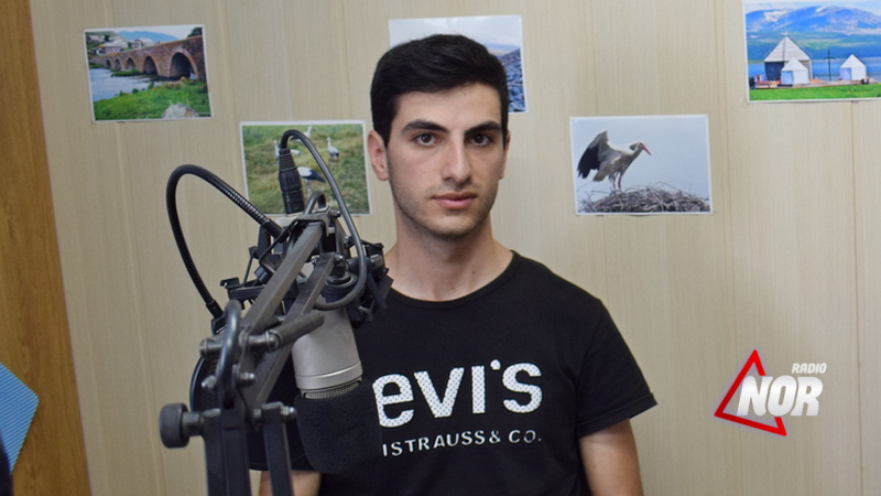 Гость радио НОР – победитель юмористической викторины Вазген Каджоян (видео)
