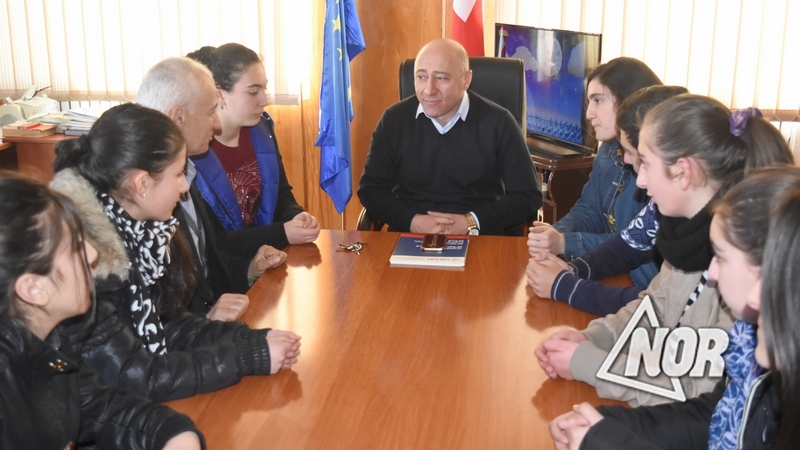 Встреча учеников села Эштия с руководством муниципалитета