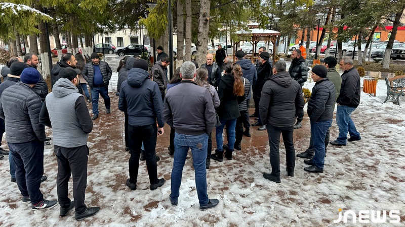 Акция протеста по поводу закрытия детских садов