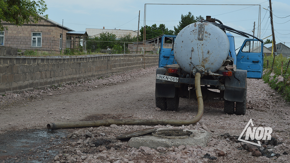 Реабилитация дороги стала причиной засорения канализации