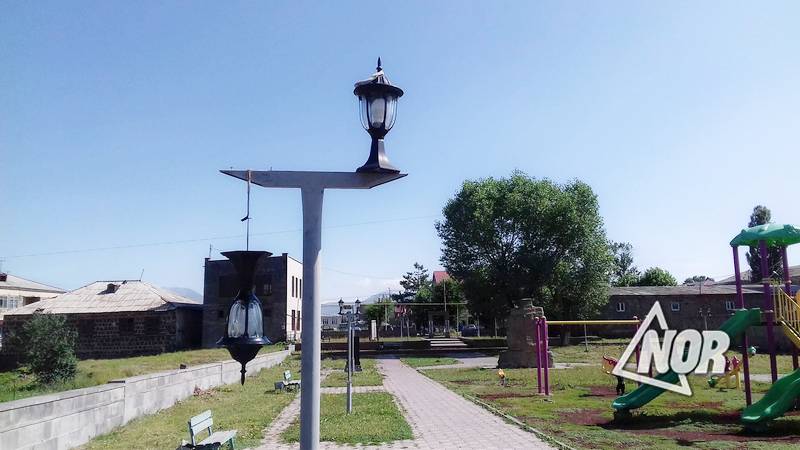 В парке “Айос-Картлос” разбит ночной светильник