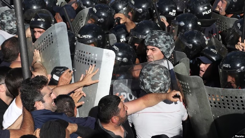 Задержанные и пострадавшие – последствия акции протеста в Ереване