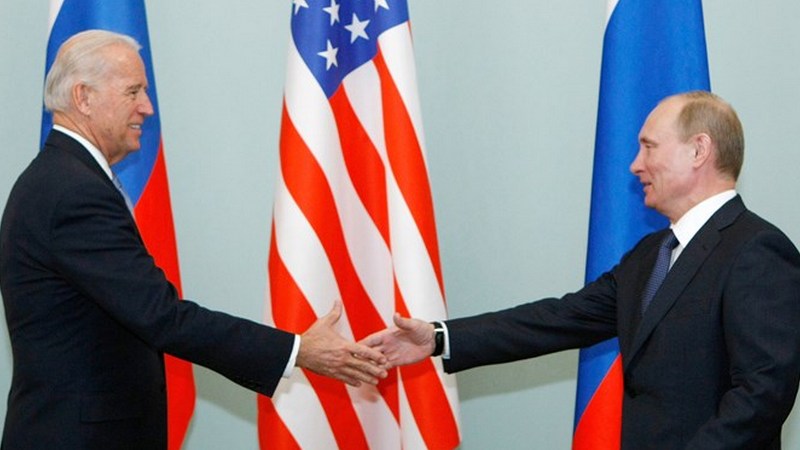 Байден с Путиным договорились о возвращении послов обратно в дипломатические миссии