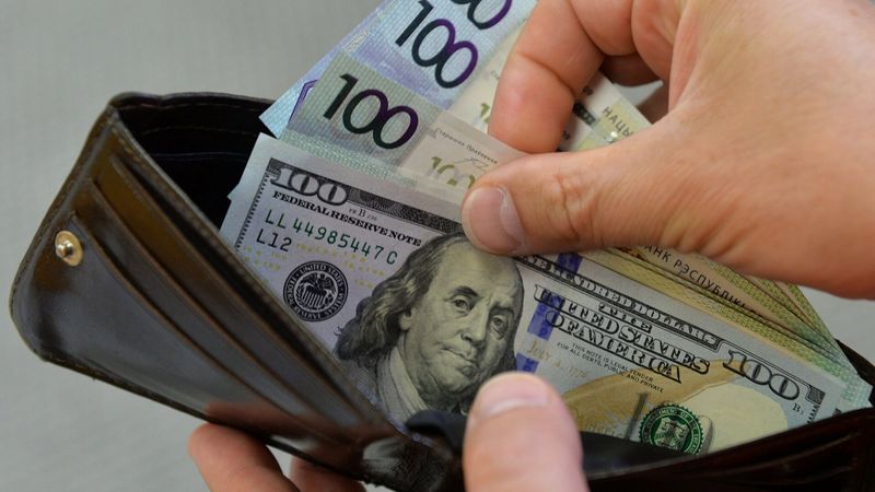 Новый официальный курс доллара – 2.6910 лари