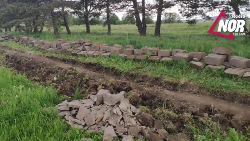 В селе Гореловка обрушилась ограда кладбища