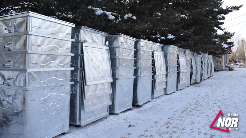 Коммунальная служба получила новые мусорные баки