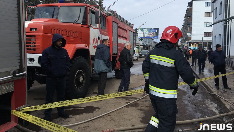 В центре Ахалкалаки в магазине произошел пожар