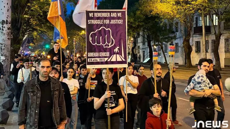 Требование справедливости: в Тбилиси прошло факельное шествие