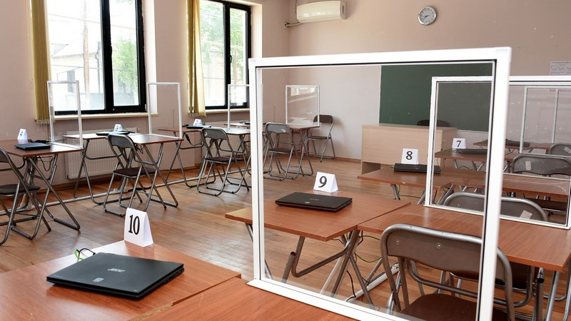 В школах, где расположены избирательные участки, дистанционное обучение будет продолжаться в течение недели
