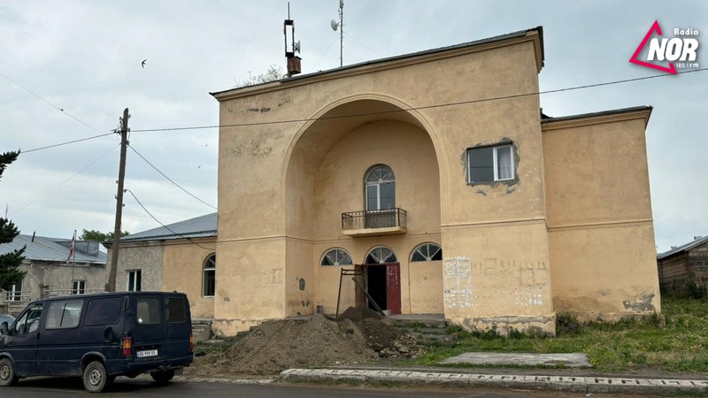 В селе Гореловка ведутся работы по ремонту   крыши  Дома культуры