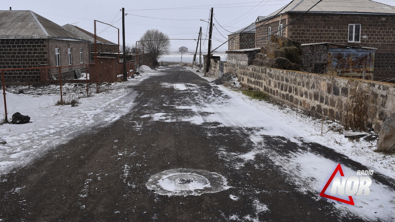 Հույսը կորցրած բնակիչն ինքն է վերանորոգել կոյուղու դիտահորը