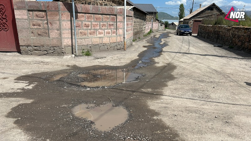 Кто устранит утечку воды на улицах Кутаиси и Сомхети в Ниноцминде?