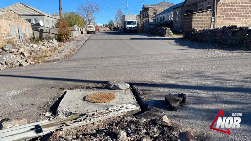 Сломанные люки в городе Ниноцминда начали восстанавливать