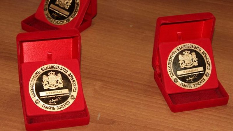 17 выпускника получили золотую и серебряную медаль