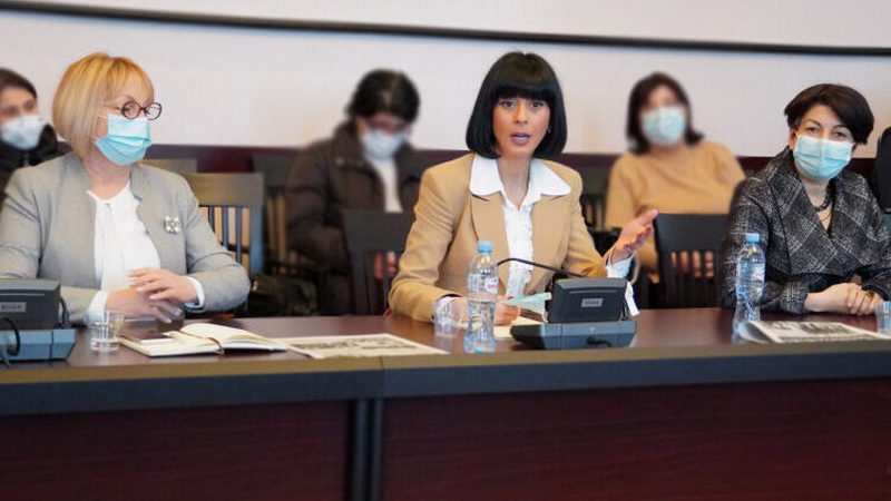 Теа Ахвледиани встретилась с молодежью из национальных меньшинств