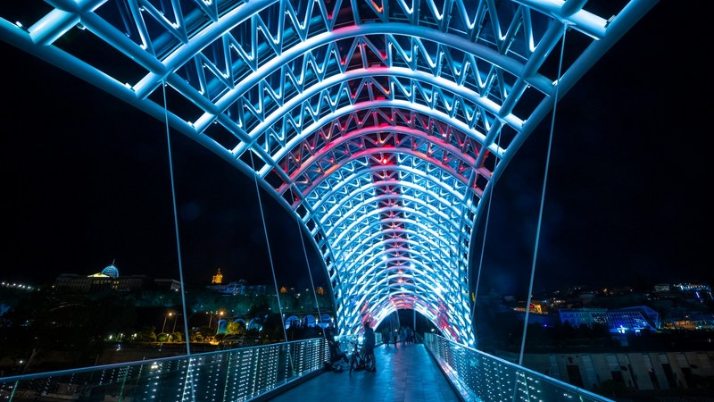 Мост мира в Тбилиси закроют на ремонт – Каладзе